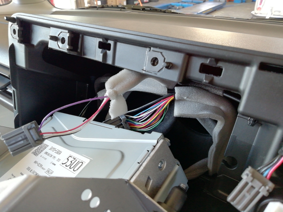 画像追加しました(配線のアース落とし)
スペーシアカスタム(MK54S)の『オーディオ取外し』